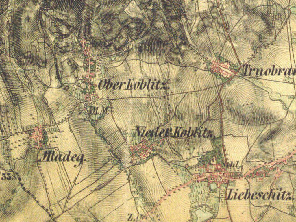 Obr. 02. Mapa, naproti tomu, zobrazuje krajinu objektivně, "sezhora", asi tak, jako by koukal Bůh na svou hráčskou desku... Tento pohled není pro lidi přirozený.