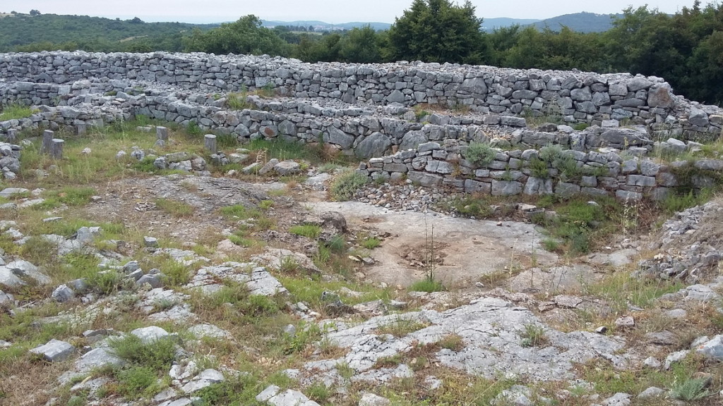 The dry stone wall construction details.